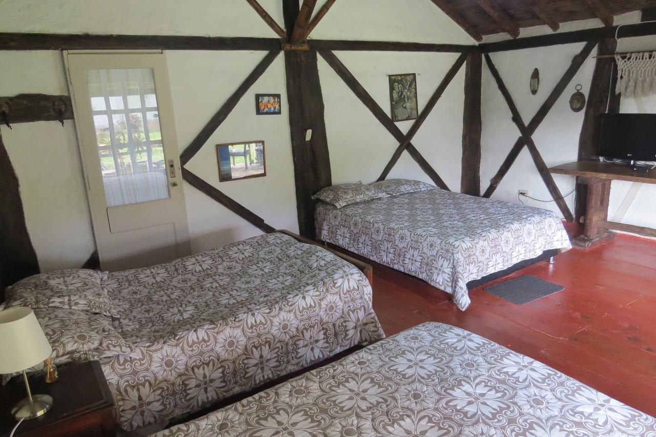 Tarragona Hostal Санта-Роса-де-Кабаль Экстерьер фото